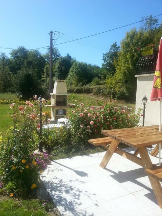 Gite De Marie Burlats Exterior photo